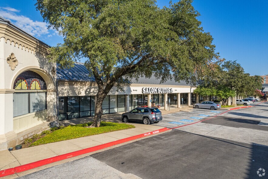 More Photos Of 900 W Airport Fwy, Hurst Unknown For Lease
