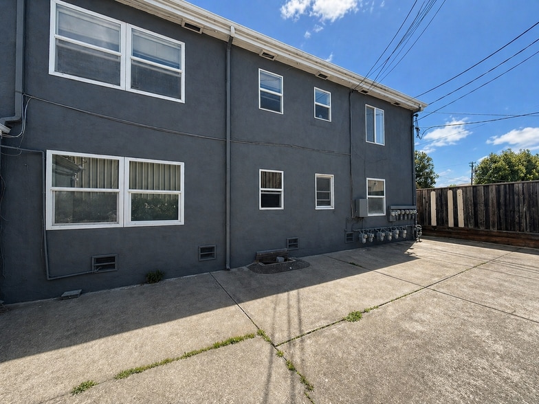 More Photos Of 825 San Leandro Blvd, San Leandro Apartments For Sale