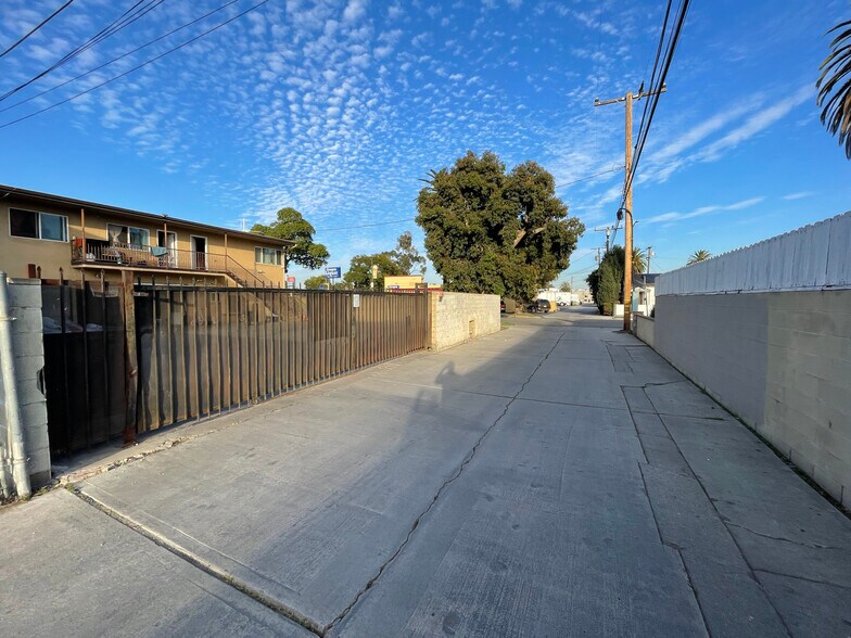 More Photos Of 800 W Willow St, Long Beach Storefront For Lease