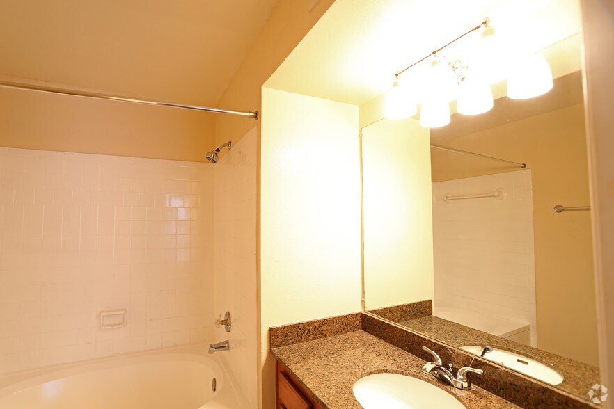 More Photos Of 115 112th Ave NE, Saint Petersburg Specialty For Sale