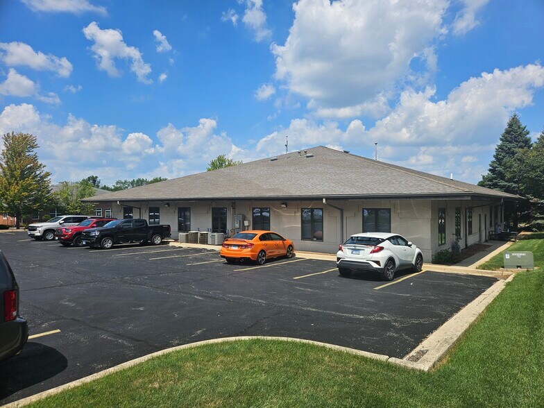 More Photos Of 3230 Executive Dr, Joliet Office For Sale