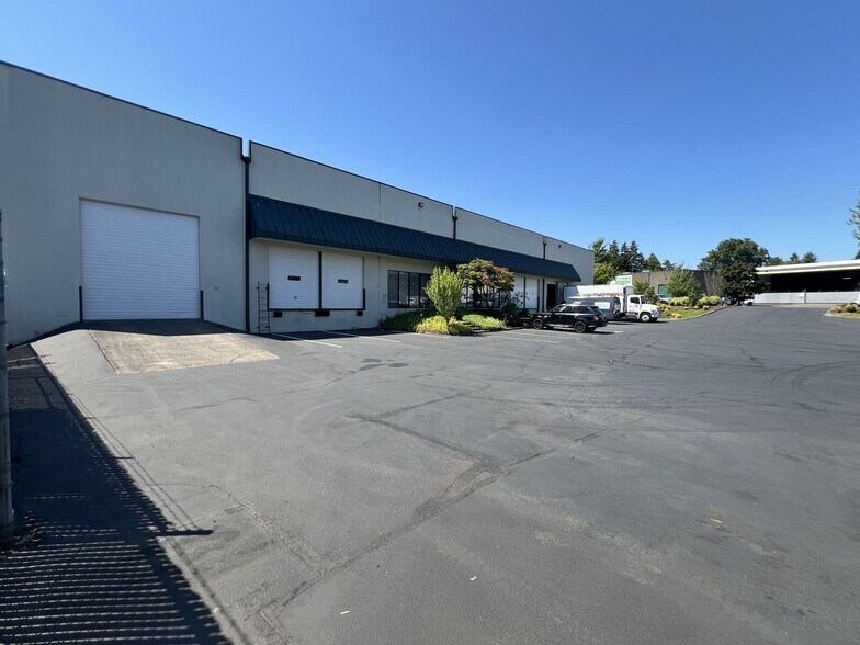 More Photos Of 6750-6770 SW 111th Ave, Beaverton Warehouse For Lease