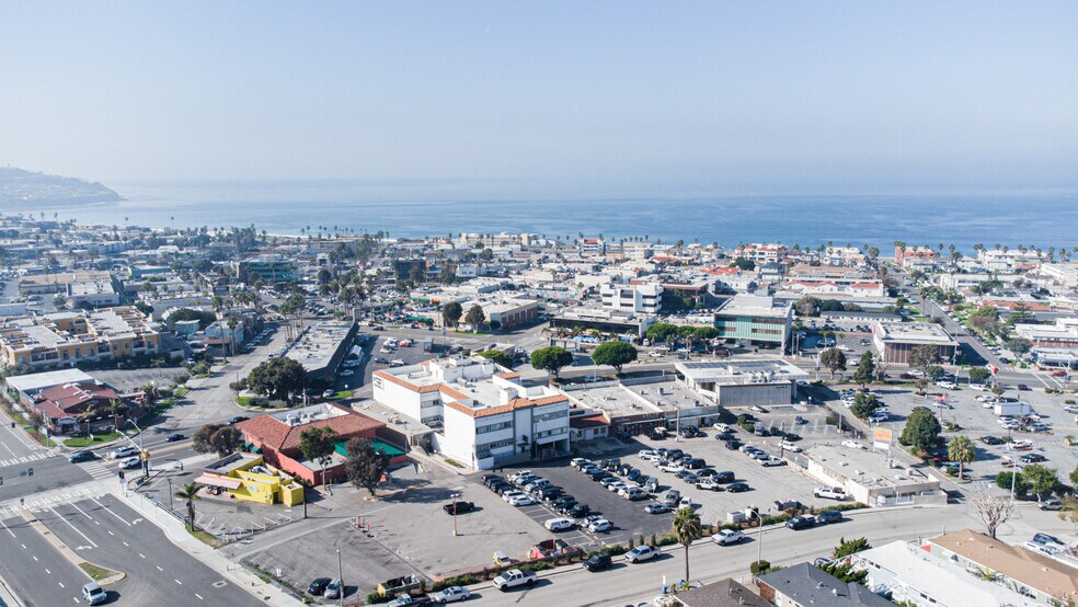 More Photos Of 1666 S Pacific Coast Hwy, Redondo Beach Office For Lease