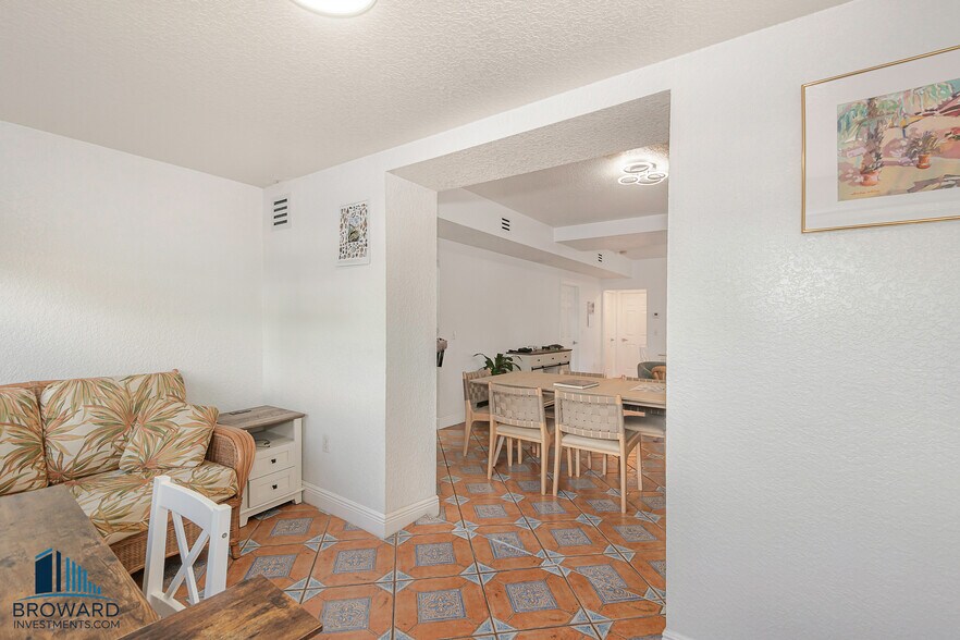 More Photos Of 330 SW 20th St, Fort Lauderdale Multifamily For Sale