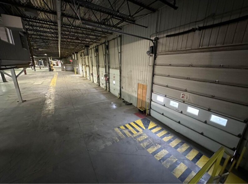 More Photos Of 4180 Rue Villeneuve, Lac-megantic Industrial For Lease