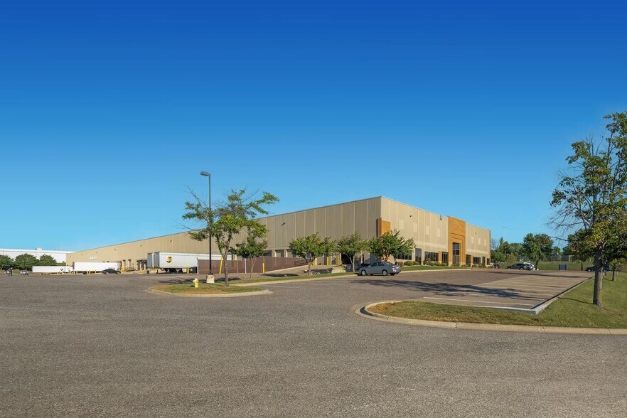 More Photos Of 6325 Sandburg Rd, Golden Valley Light Manufacturing For Lease