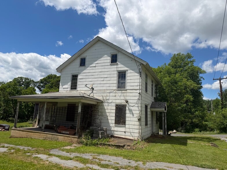 More Photos Of 981 Riverview Dr, Walnutport Storefront Retail Office For Sale