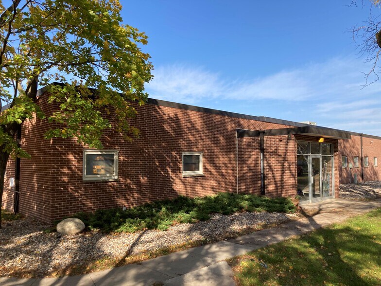 More Photos Of 922 Swift St, Saint Peter Warehouse For Sale