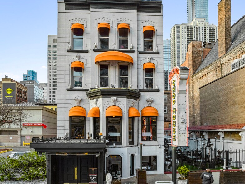 More Photos Of 60 W Ontario St, Chicago Restaurant For Sale