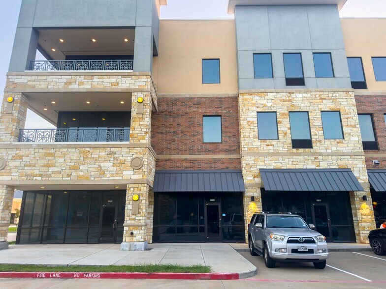 More Photos Of 4899 Highway 6, Missouri City Restaurant For Lease