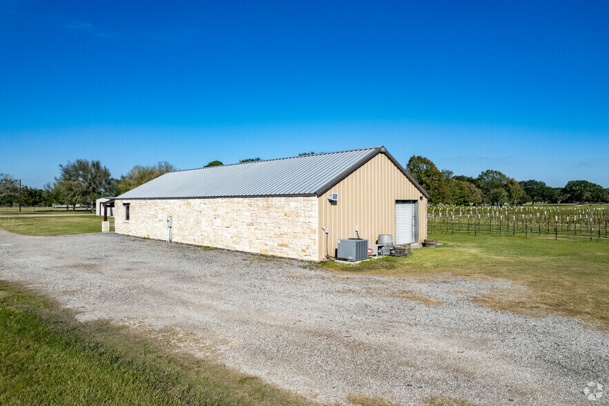More Photos Of 14773 Coon Rd, Winnie Storefront Retail Residential For Sale
