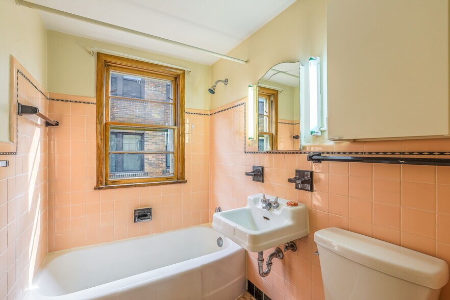 More Photos Of 1991 Grand Ave, Saint Paul Apartments For Sale