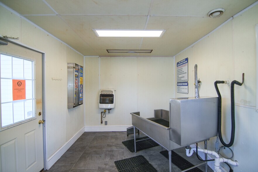 More Photos Of 353 Main St, Onsted Carwash For Sale