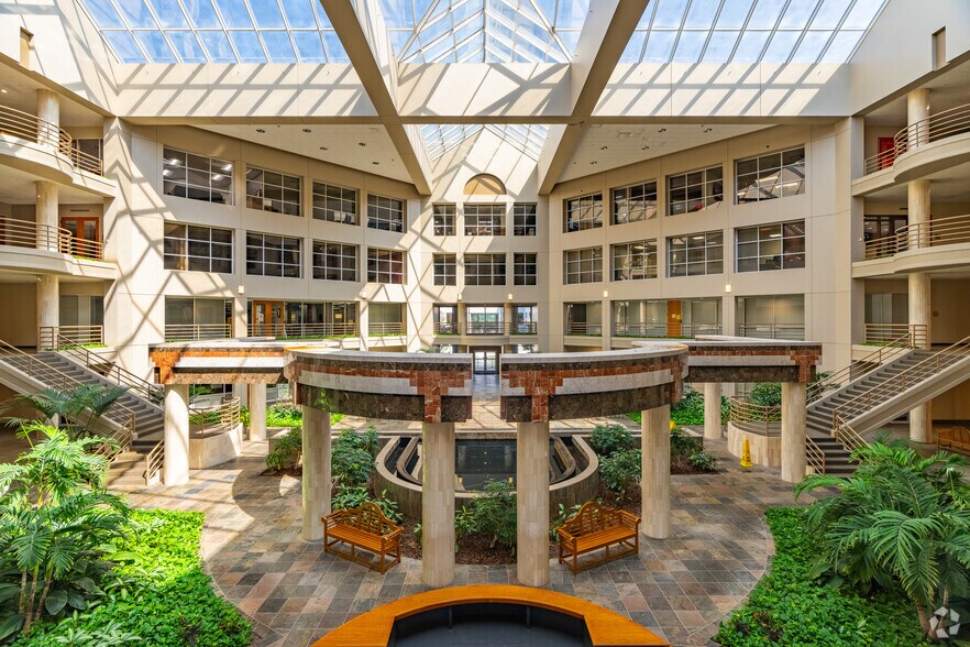 Primary Photo Of 2650 Thousand Oaks Blvd, Memphis Office For Lease
