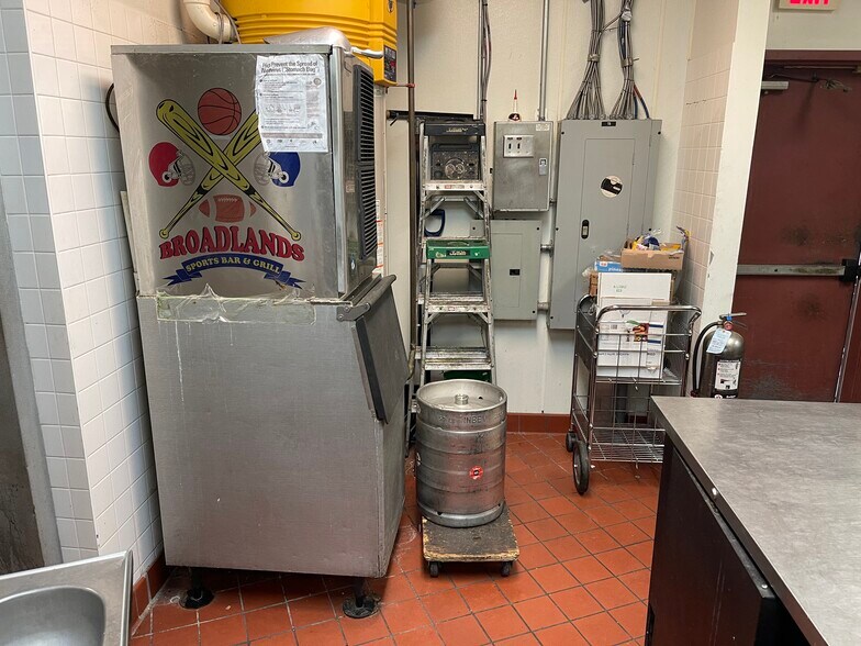 More Photos Of 42882 Truro Parish Dr, Ashburn Storefront For Sale