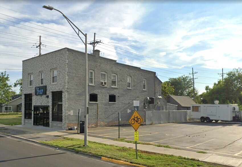 Primary Photo Of 717 Bellwood Ave, Bellwood Bar For Sale