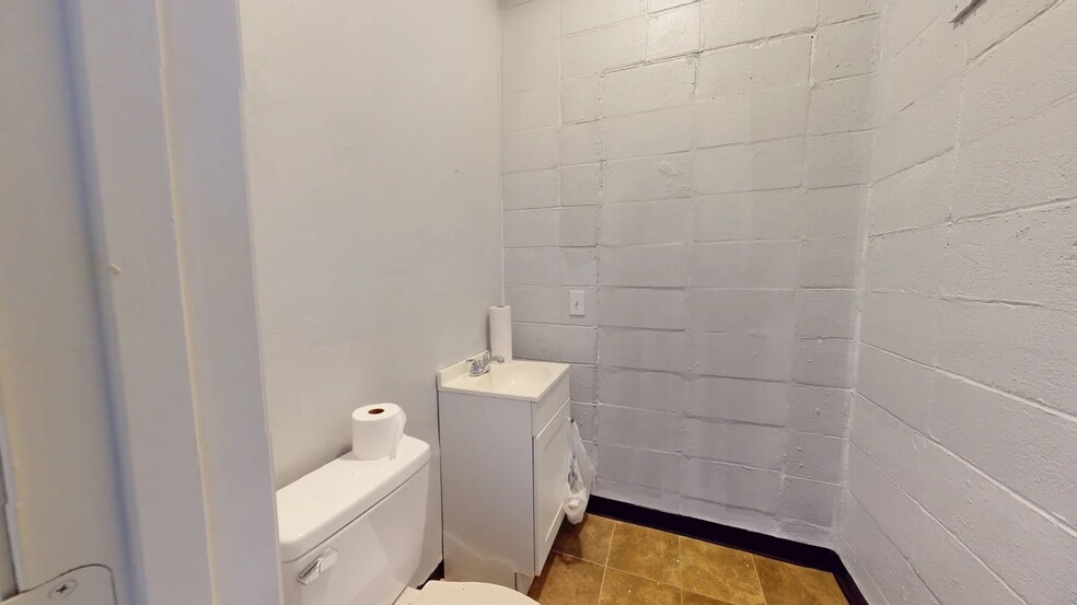 More Photos Of 3851 Harrington st, Oak Park Light Distribution For Sale