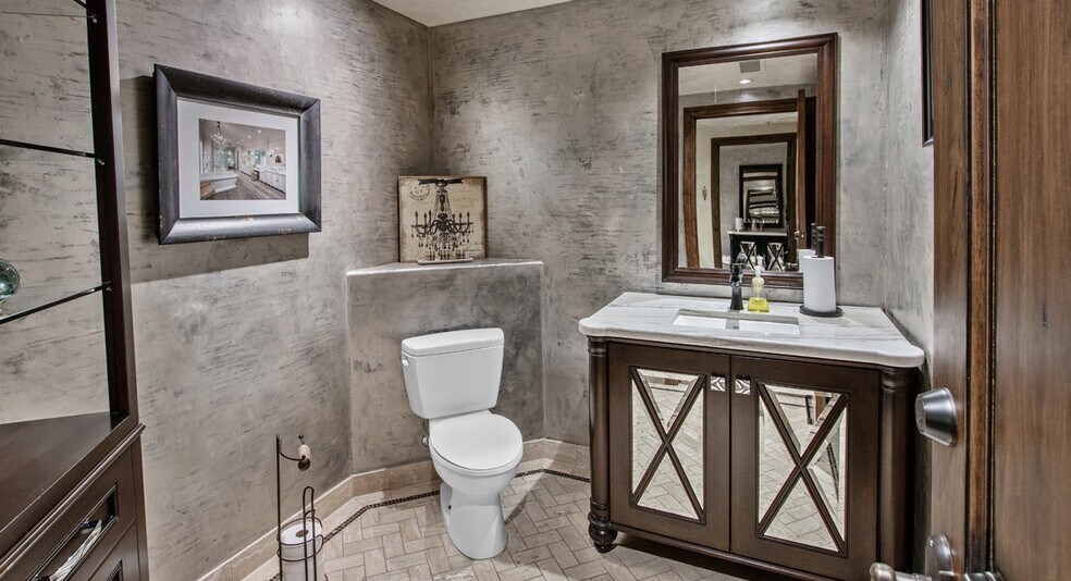 More Photos Of 23619 N 35th Dr, Glendale Warehouse For Lease