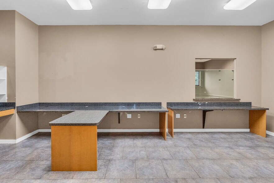 More Photos Of 6531 103rd St, Jacksonville Medical For Lease