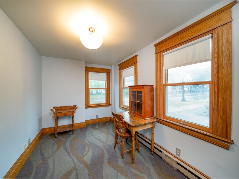 More Photos Of 35 Main St, Scottsville Office For Sale