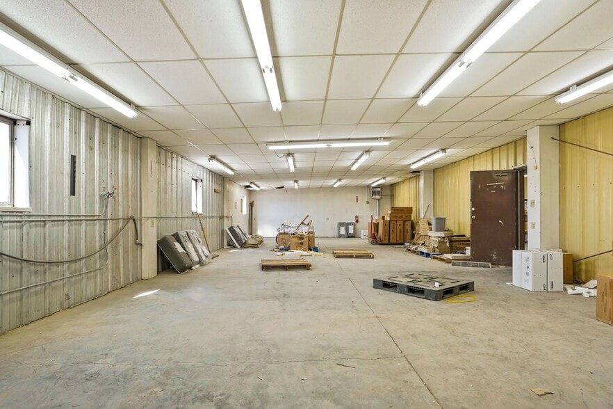 More Photos Of 3300 E 43rd Ave, Denver Manufacturing For Sale