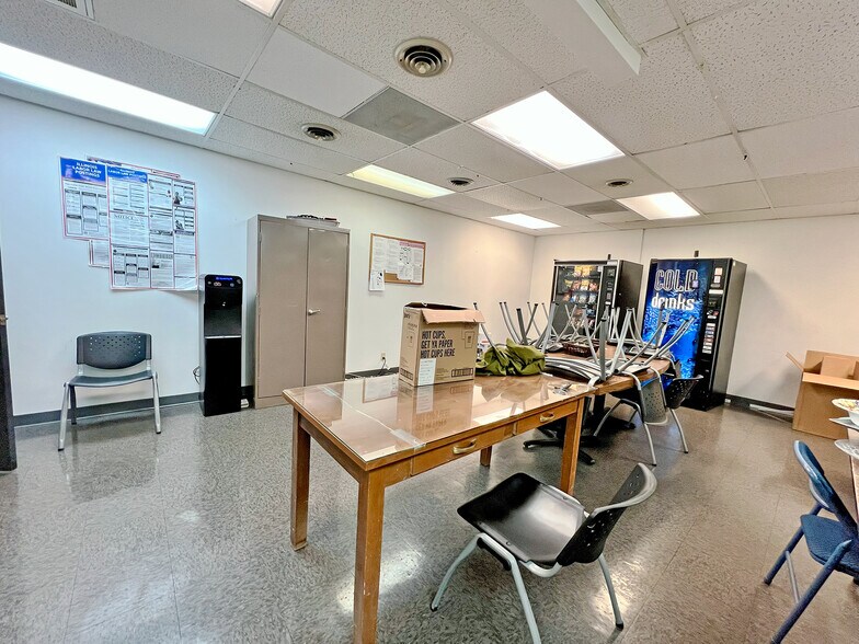 More Photos Of 65 S 65th St, Belleville Office For Sale