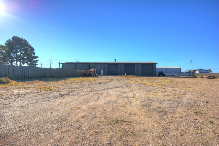 More Photos Of 1603 128th St, Lubbock Light Distribution For Sale