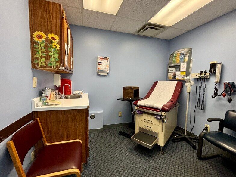 More Photos Of 200 Northern Dr, Troy Medical For Sale