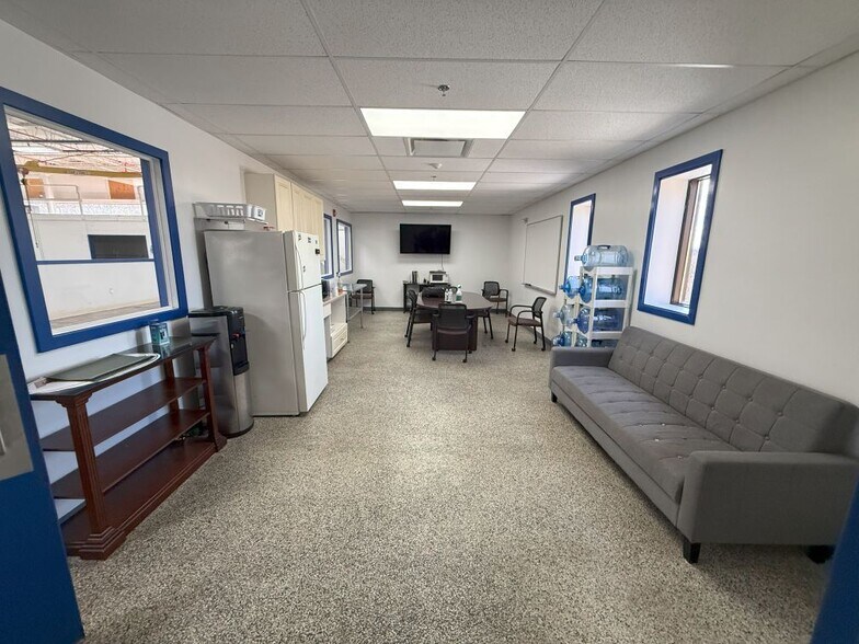 More Photos Of 856 N Main Street Ext, Wallingford Manufacturing For Sale