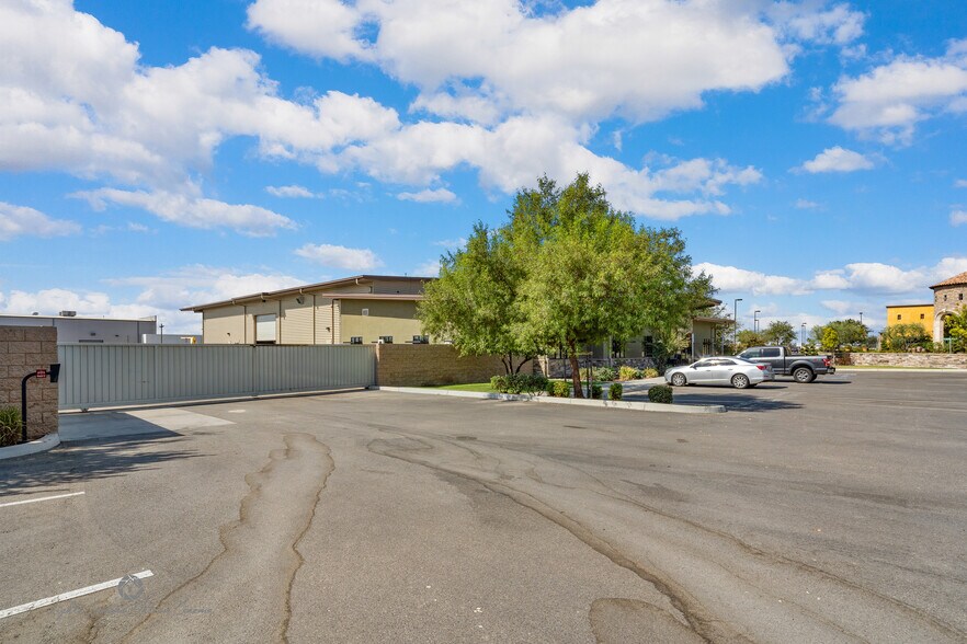 More Photos Of 34929 Flyover Ct, Bakersfield Warehouse For Lease