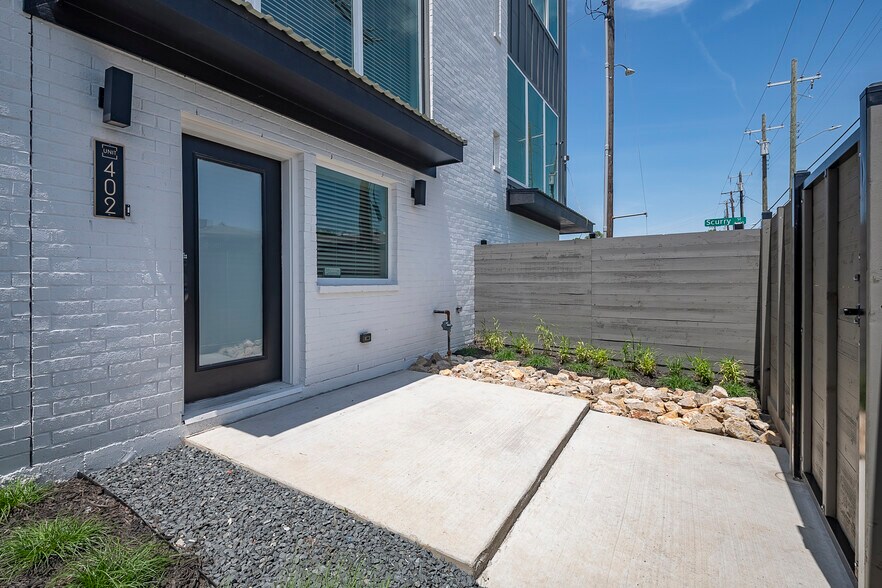 More Photos Of 1423 N Carroll Ave, Dallas Apartments For Sale