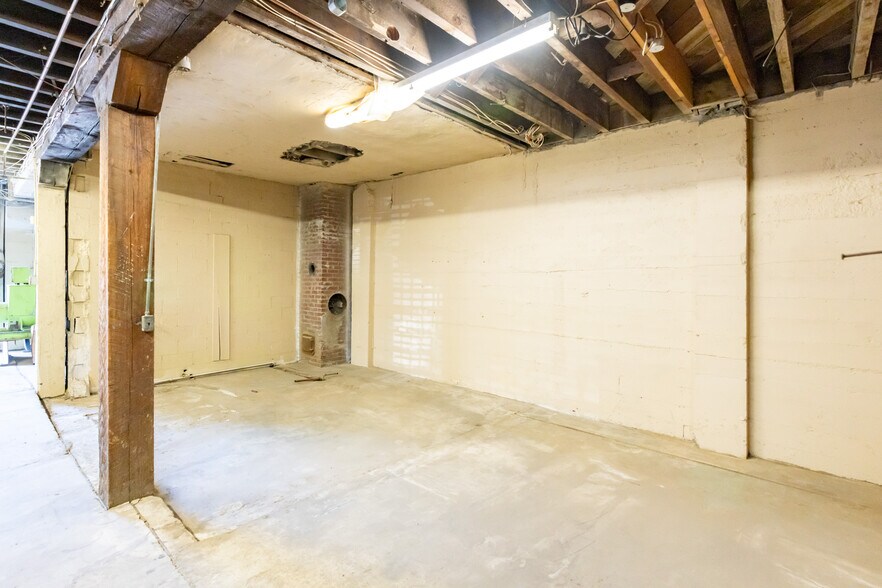 More Photos Of 105 Steuben st, Bingen General Retail For Sale