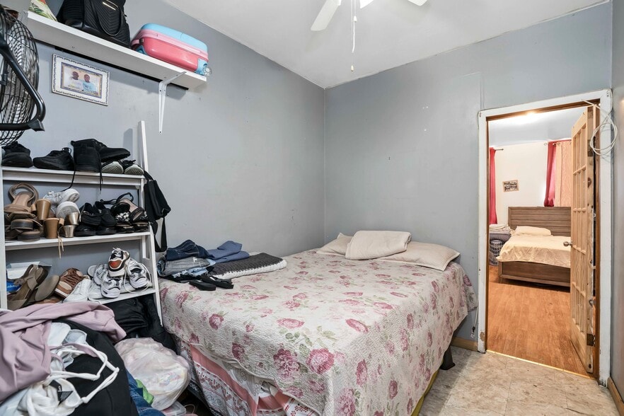 More Photos Of 1536 Gates Ave, Brooklyn Flex For Sale