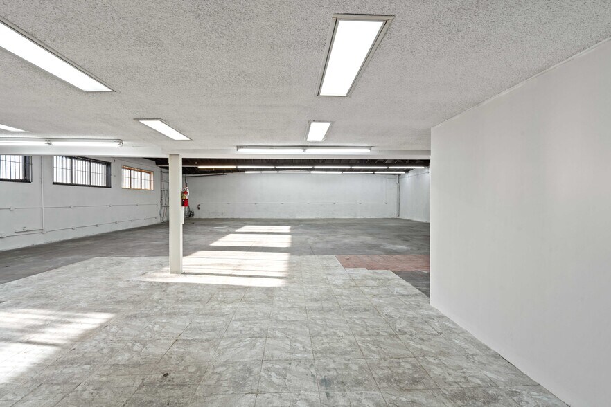 More Photos Of 1421 S Hill St, Los Angeles Warehouse For Lease