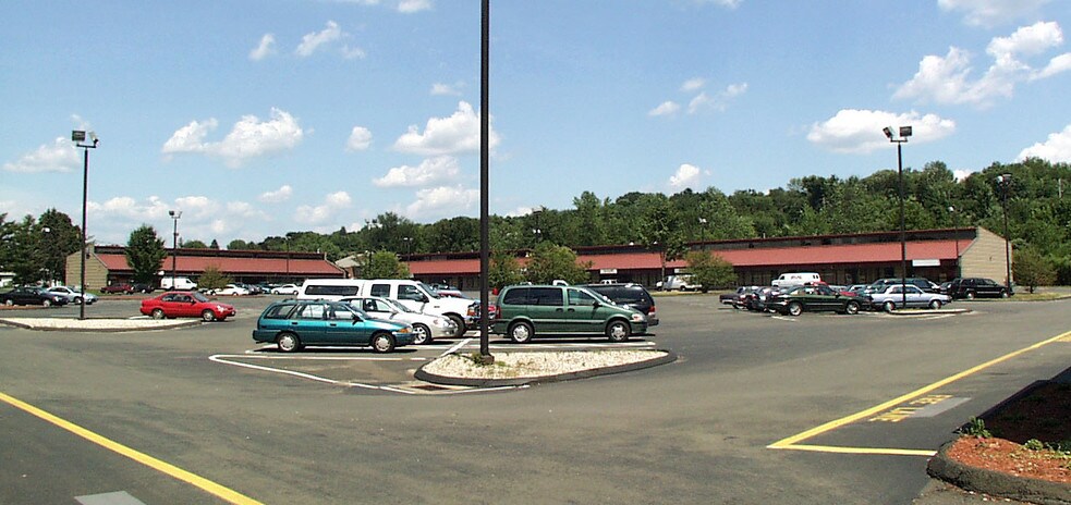 More Photos Of 950 Yale Ave, Wallingford Unknown For Lease