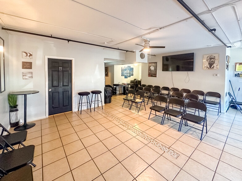 More Photos Of 401-417 E Oakwood Blvd, Chicago Apartments For Sale