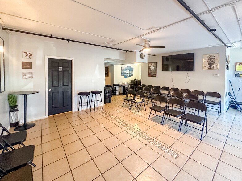 More Photos Of 401-417 E Oakwood Blvd, Chicago Apartments For Sale