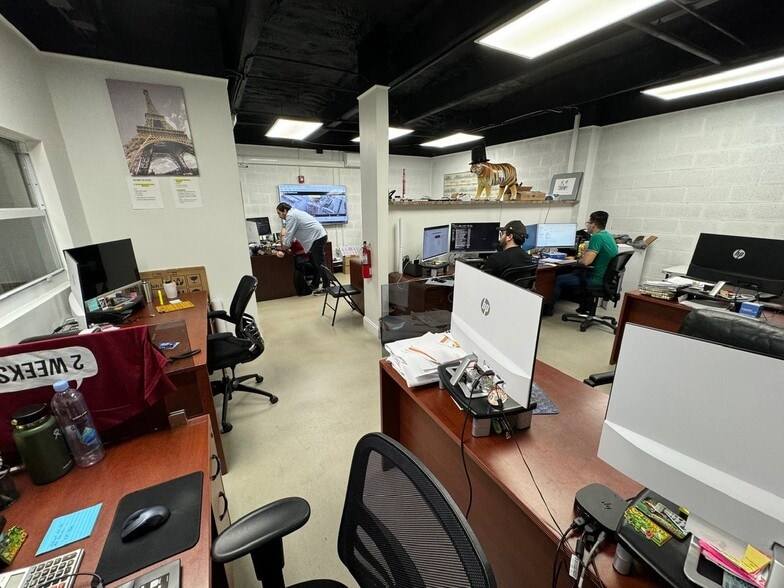 More Photos Of 11379-11399 NW 122nd St, Medley Warehouse For Sale