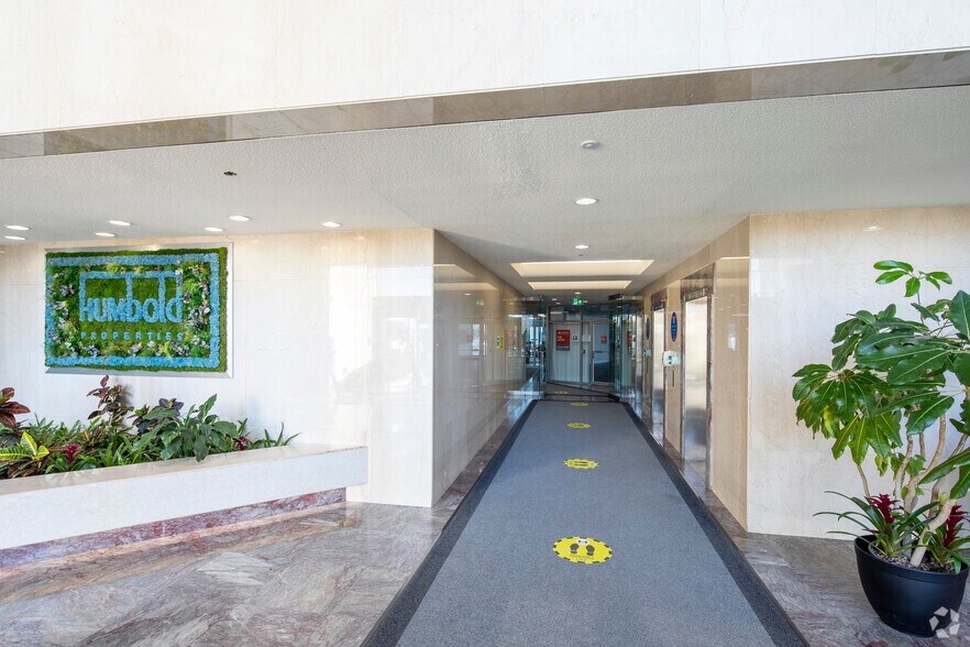 More Photos Of 1120 Finch Ave W, Toronto Office For Lease