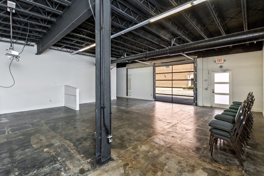 More Photos Of 46 Aston St, Asheville Light Manufacturing For Lease