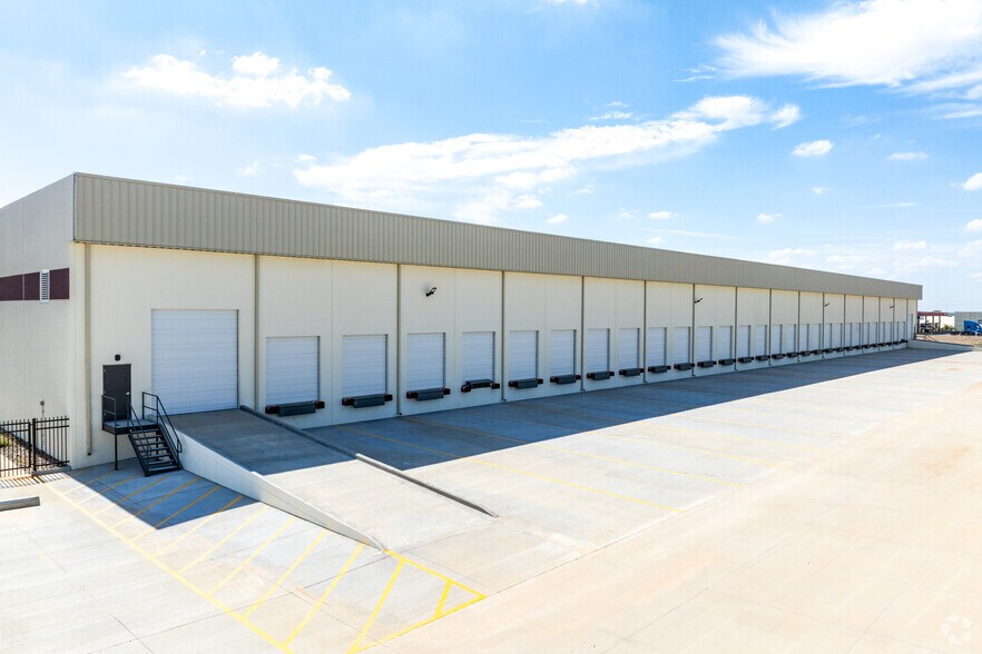 More Photos Of 172 Interamerica Blvd, Laredo Warehouse For Lease