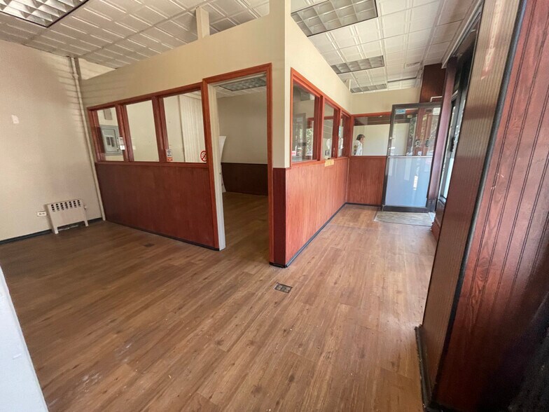 More Photos Of 4716 44th St, Woodside Storefront Retail Office For Lease