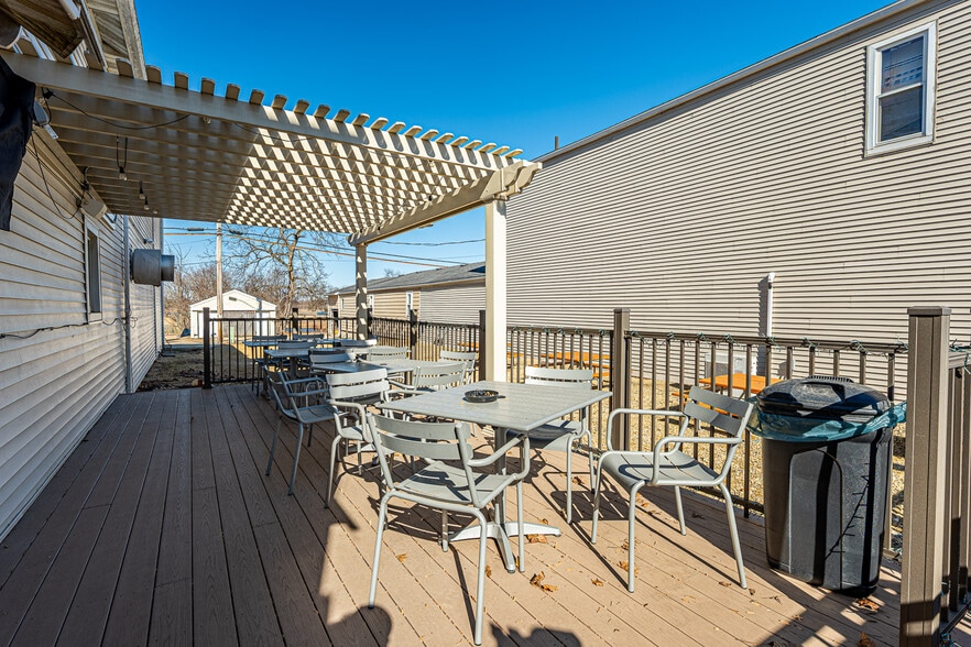More Photos Of 127 W Main St, Belleville Restaurant For Sale