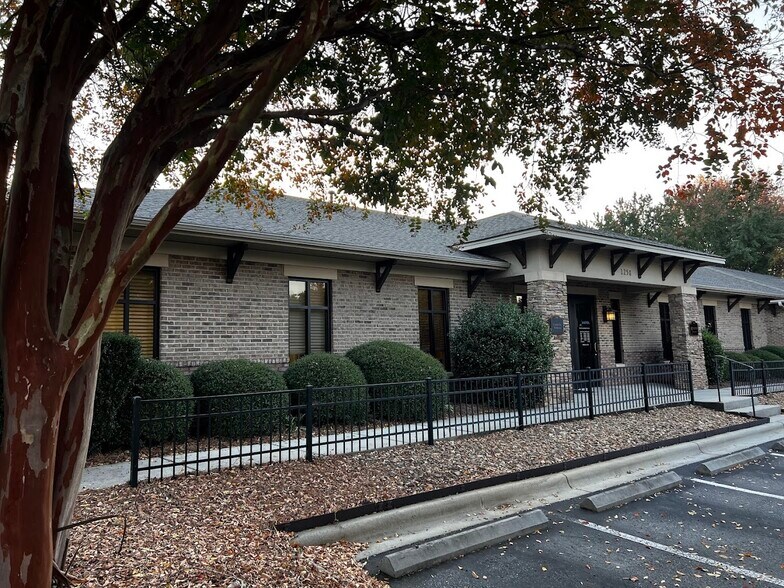 More Photos Of 1258 Mann Dr, Matthews Medical For Sale