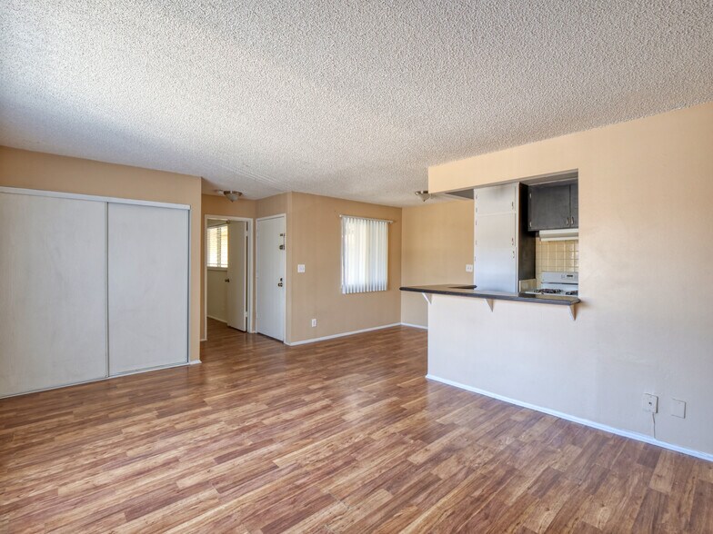More Photos Of 8520 Sunland Blvd, Sun Valley Apartments For Sale