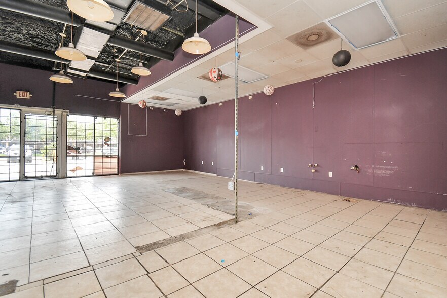 More Photos Of 2635 Gessner, Houston Unknown For Lease