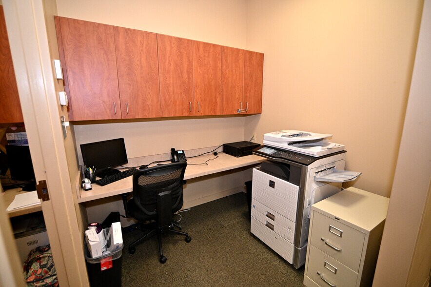 More Photos Of 2960 Technology Pl, Waldorf Research And Development For Lease