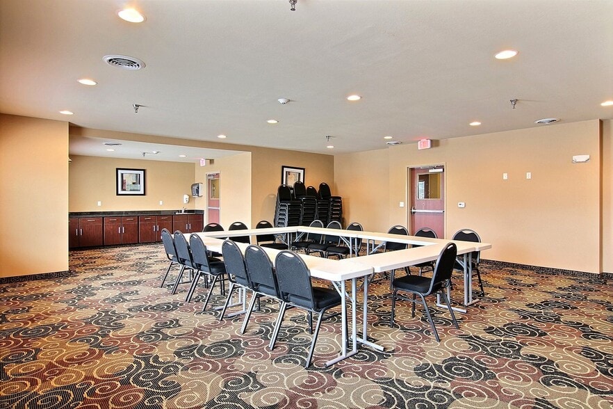 More Photos Of 2304 Sahlstrom Dr, Crookston Hotel For Sale