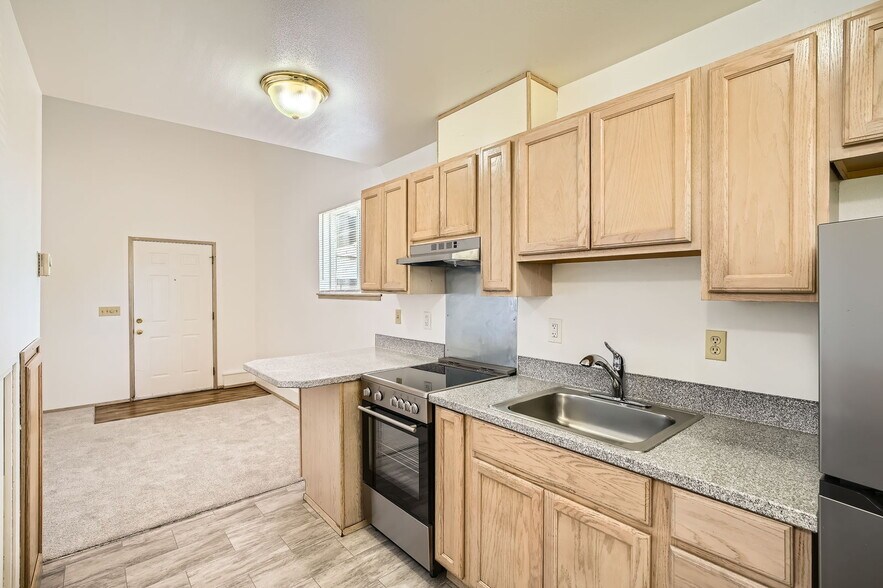 More Photos Of 1031 SW 122nd St, Seattle Apartments For Sale
