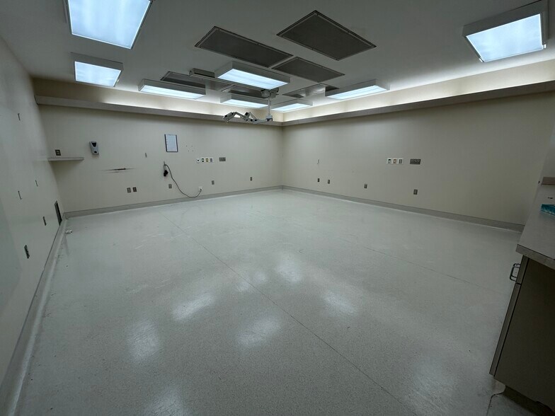 More Photos Of 213-221 Sterling Farm Dr, Jackson Medical For Lease